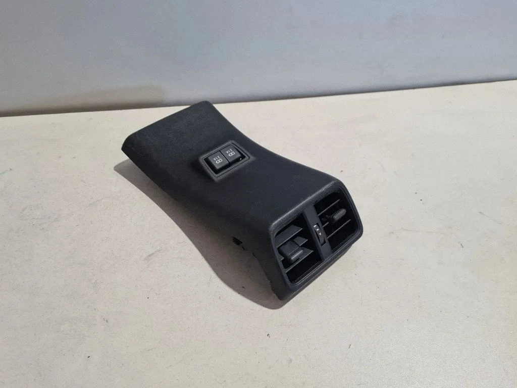 Rear air vent grill 5890376020