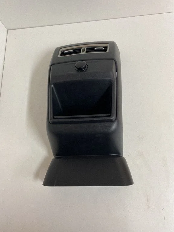 Rear air vent grill 5890448010