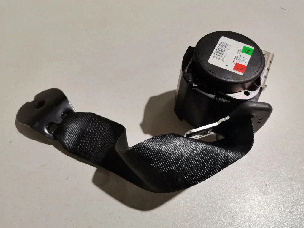Rear seatbelt 618582300B