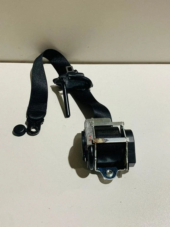Rear seatbelt 99180383501