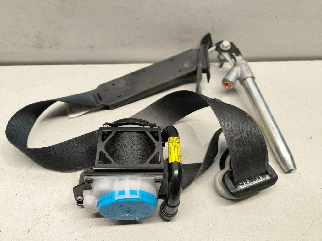 Front seatbelt – Nissan X-Trail T32 (2014-2021)