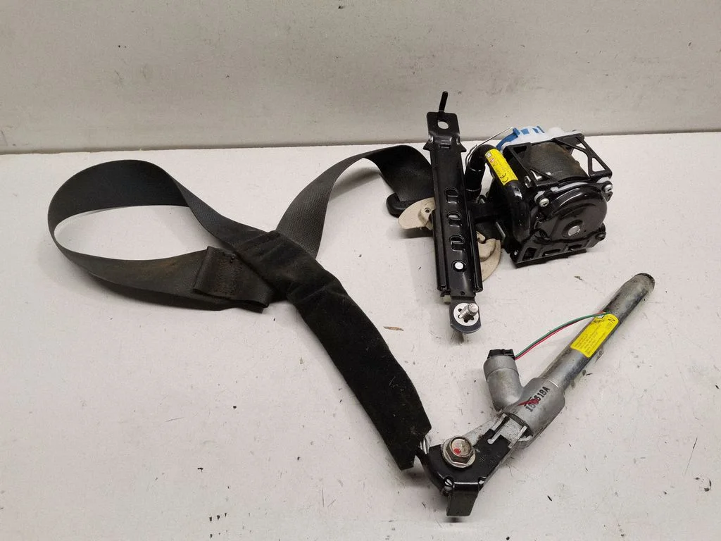 Front seatbelt – Mitsubishi Outlander (2013-2021)