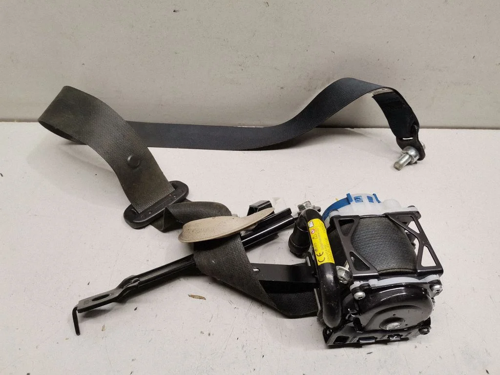 Front seatbelt – Mitsubishi Outlander (2013-2021)