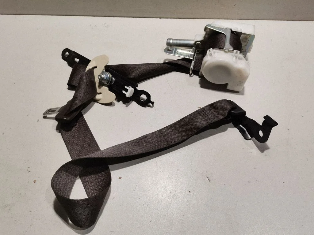 Front seatbelt – Lexus RX 450H (2016-)