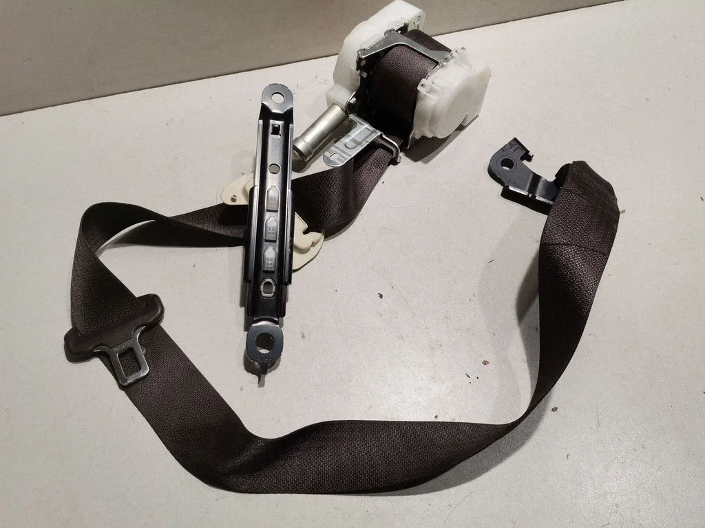 Front seatbelt – Lexus RX 450H (2016-)