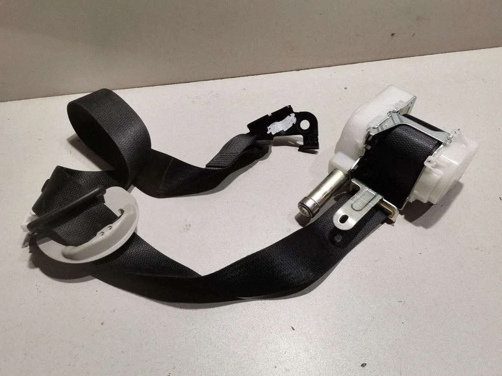 Front seatbelt – Lexus RX 450H (2016-)