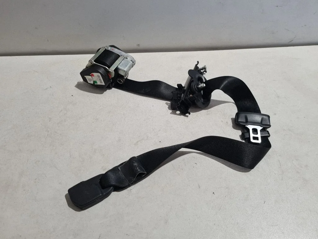Front seatbelt – Maserati Ghibli (2013-)