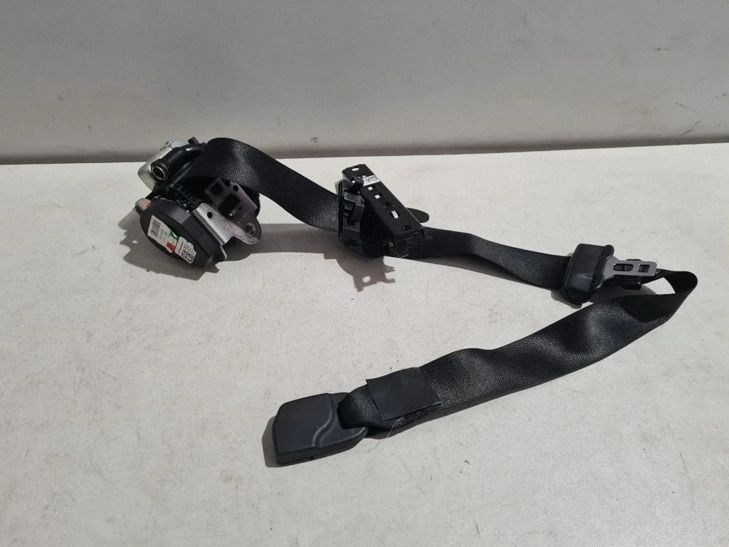 Front seatbelt – Maserati Ghibli (2013-)
