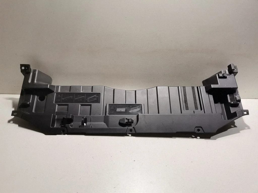 Kita bagažinės apdailos detalė