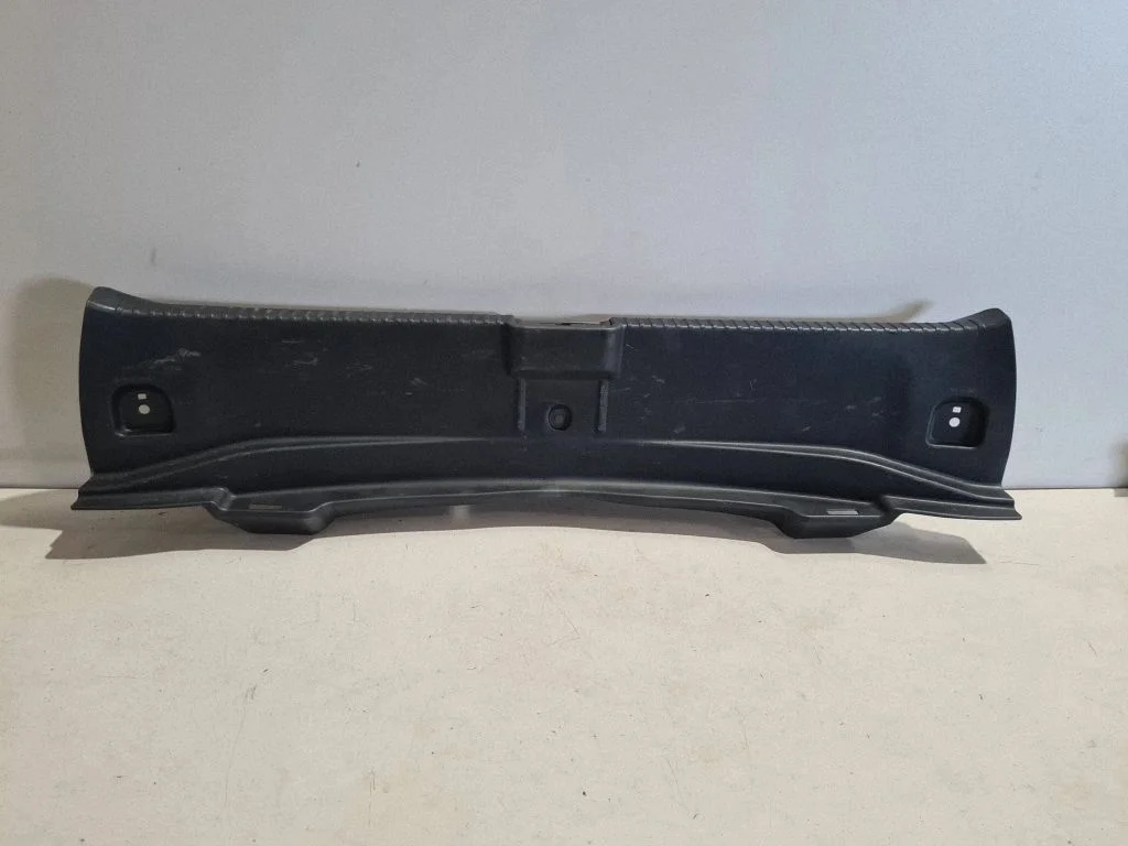 Pagasiruumi läve kaitseviimistlus 5838733160