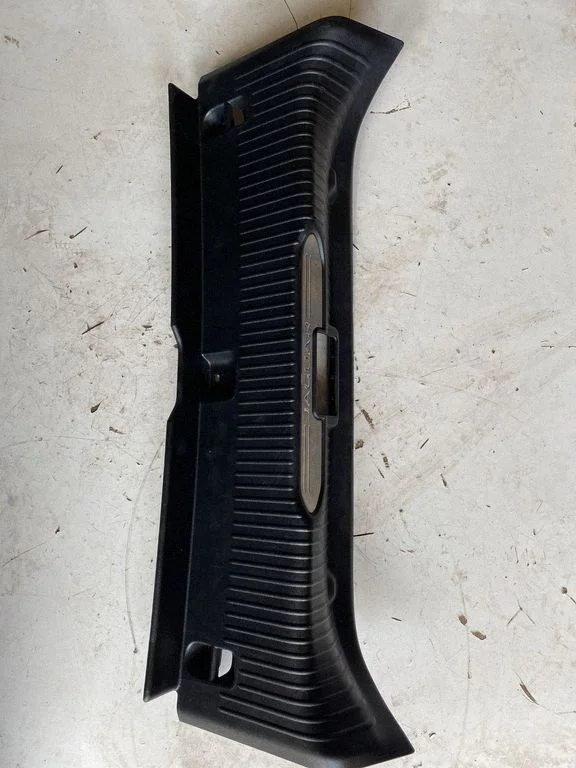 Osłona progu bagażnika AW93F406A64AF