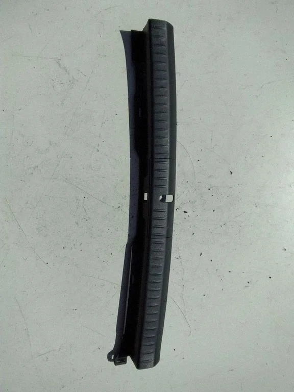 Trunk/boot sill cover protection