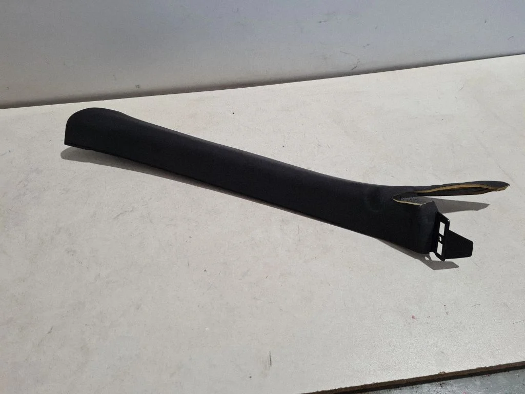 (A) pillar trim 06700114200