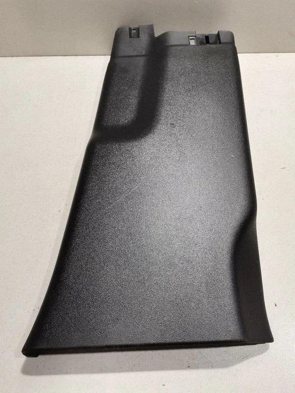 (B) pillar trim (bottom) L8B231056A