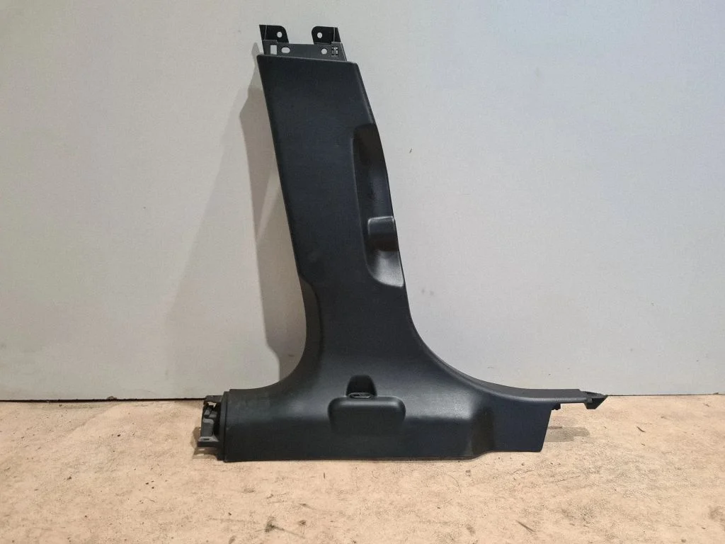 (B) pillar trim (bottom) 06700204060