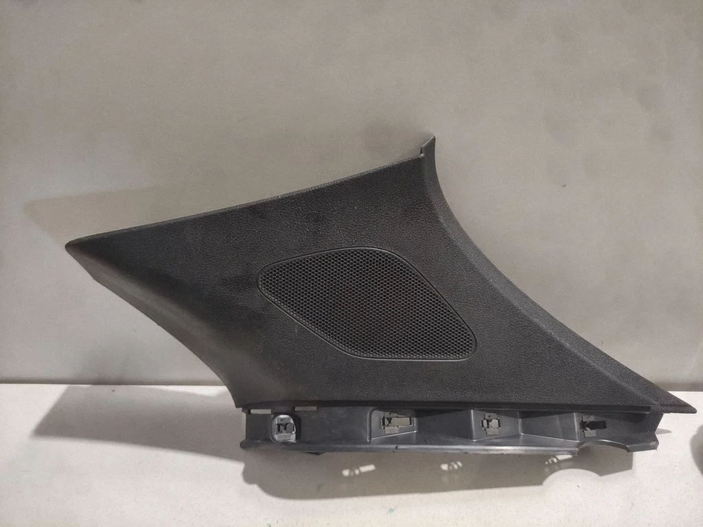 (B) pillar trim (bottom) 95B867246