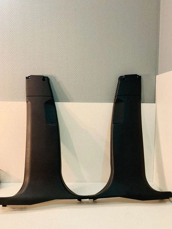(B) pillar trim (bottom) J9C3243A53A