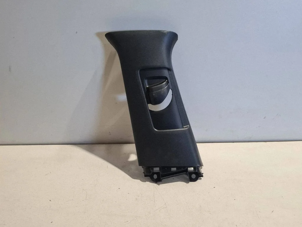 (B) pillar trim (top) – Lexus UX (2018-)