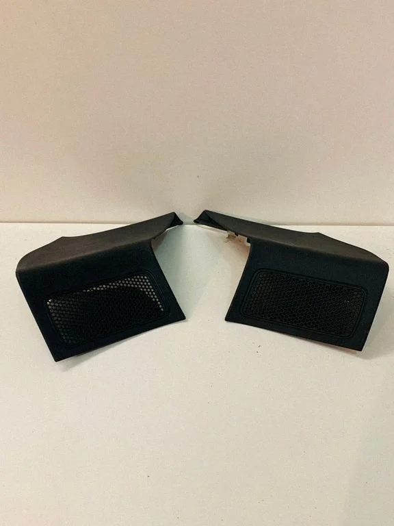 (B) pillar trim (top) 7P5867245
