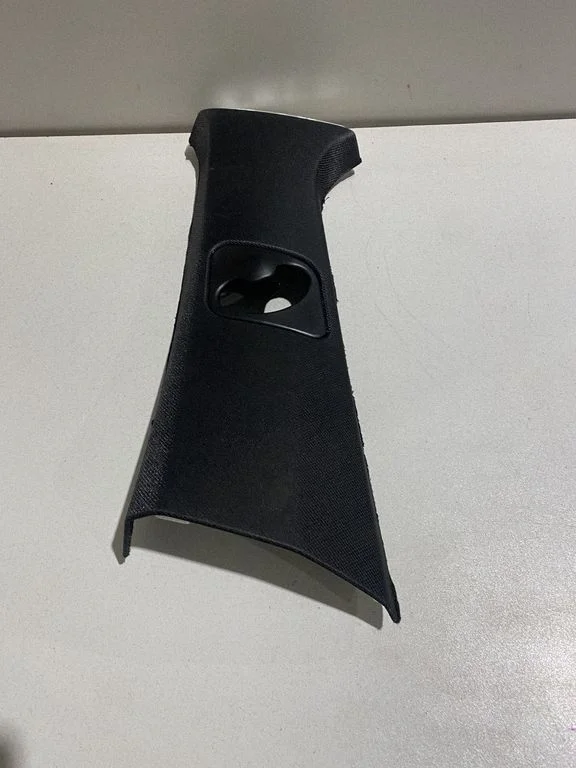(B) pillar trim (top) 7284707