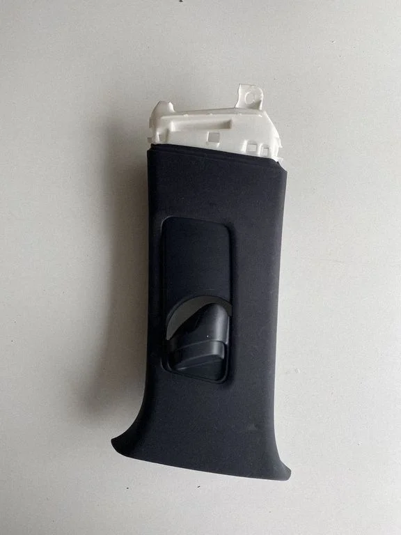 (B) pillar trim (top) 6242048111