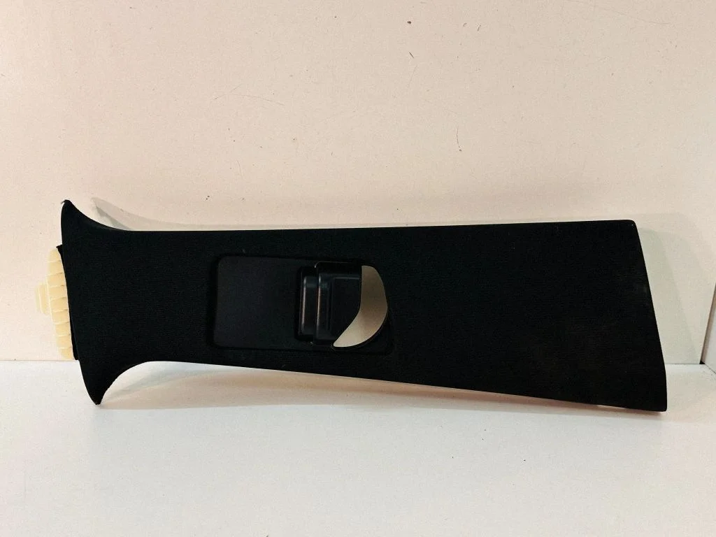 (B) pillar trim (top) – Mercedes-Benz ML-Class W166 (2012-2017)