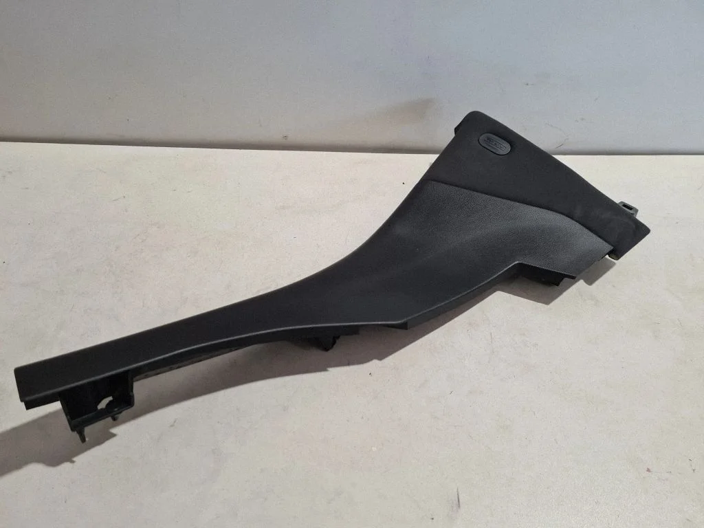 (C) pillar trim 06700194100
