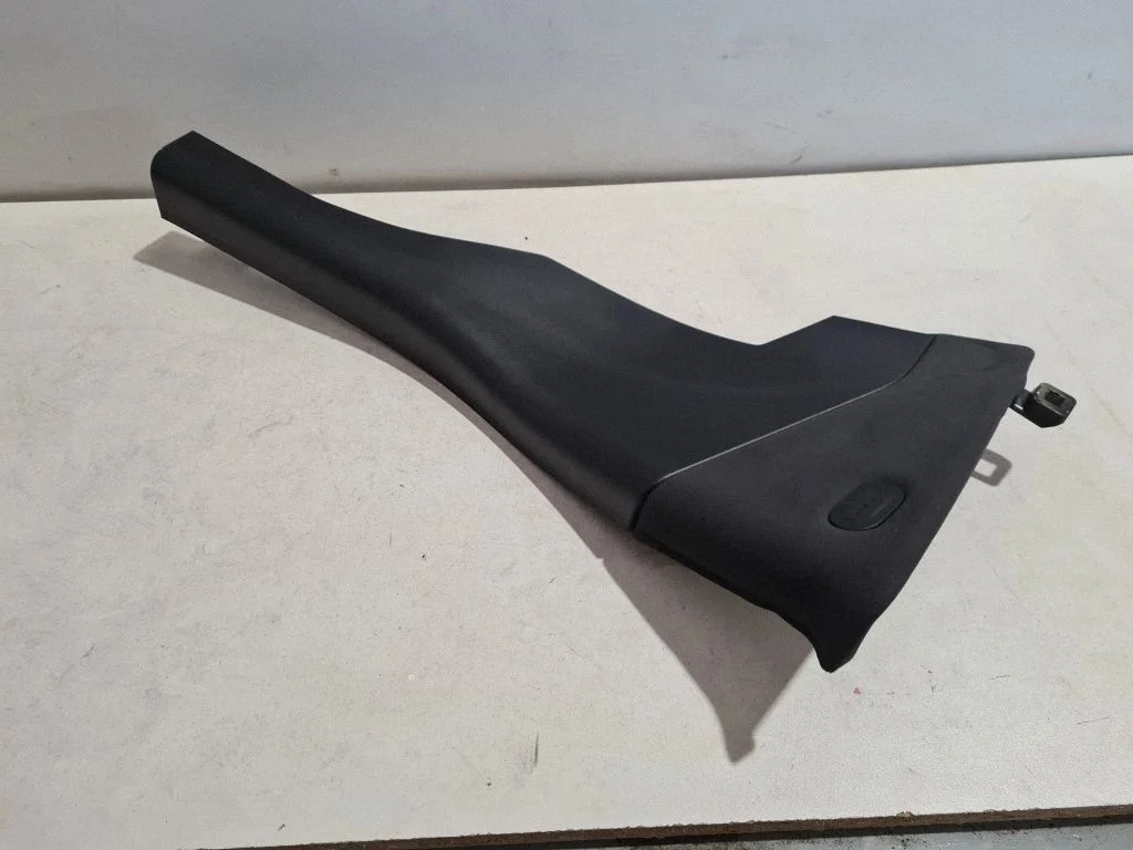 (C) pillar trim 06700194220