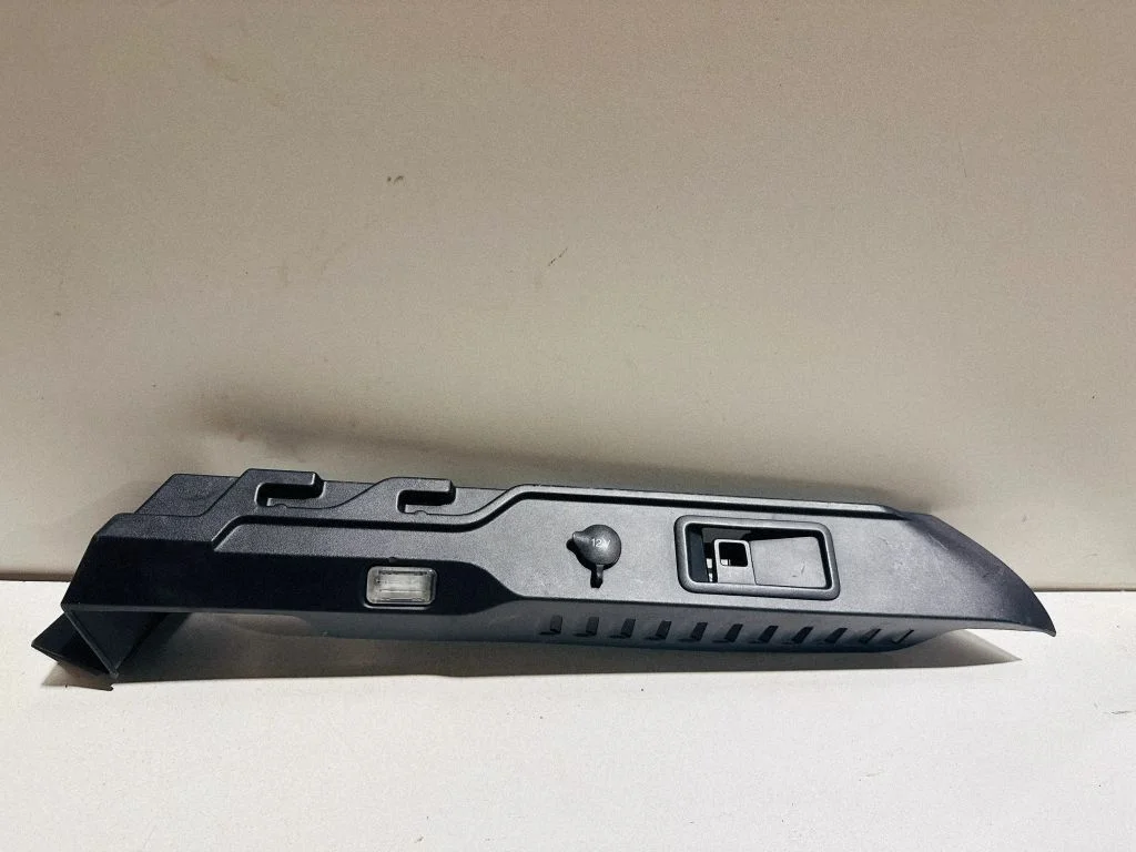 (C) pillar trim HK8331012AC
