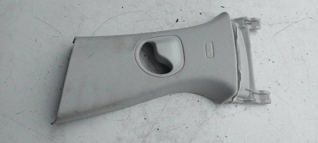(B) pillar trim (top) HK8324397A