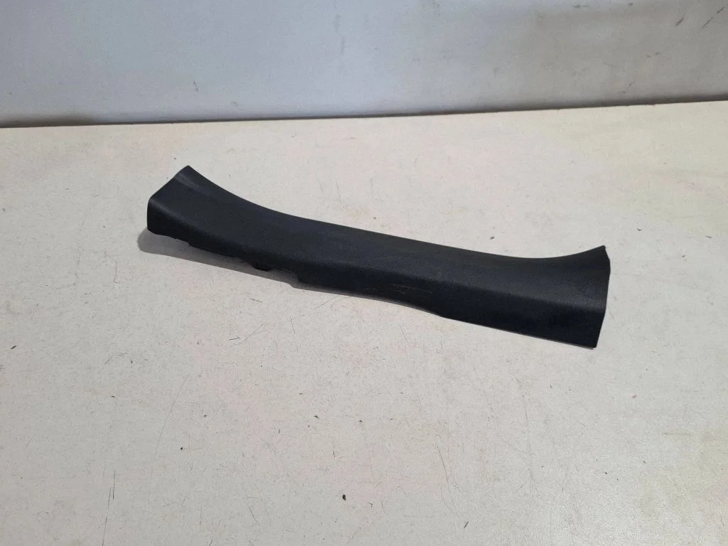 Rear sill trim cover 6791878010