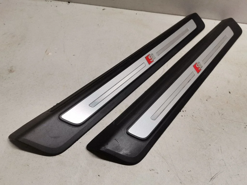 Front sill trim cover 80A947418C