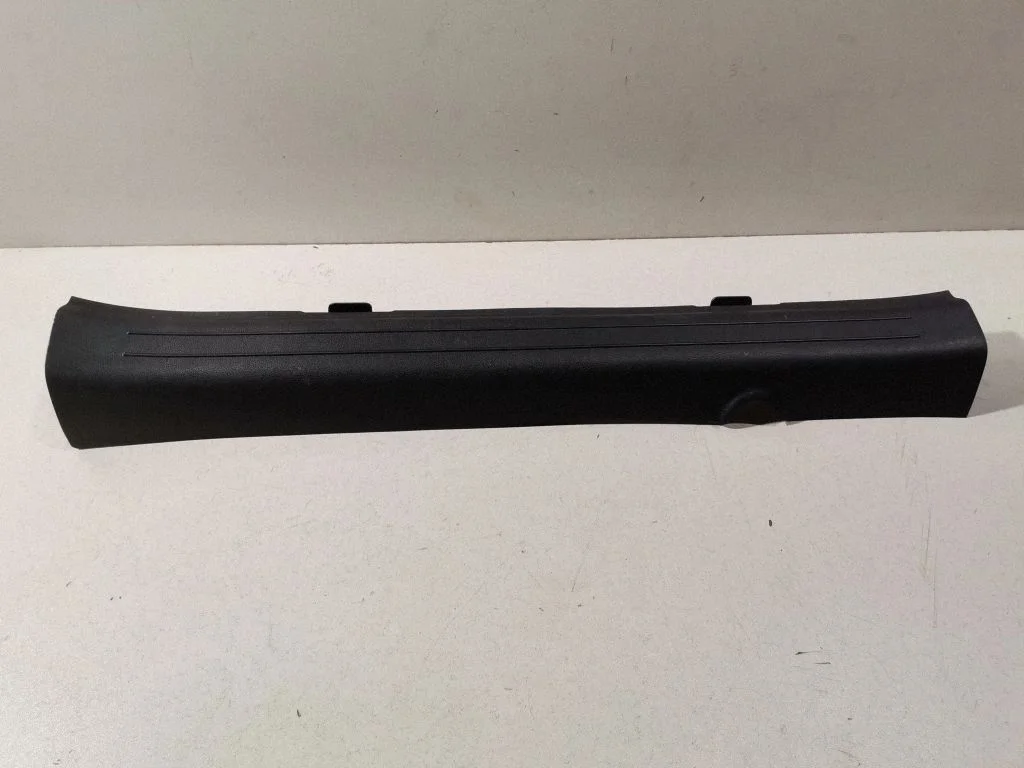 Priekinio slenksčio apdaila (vidinė)