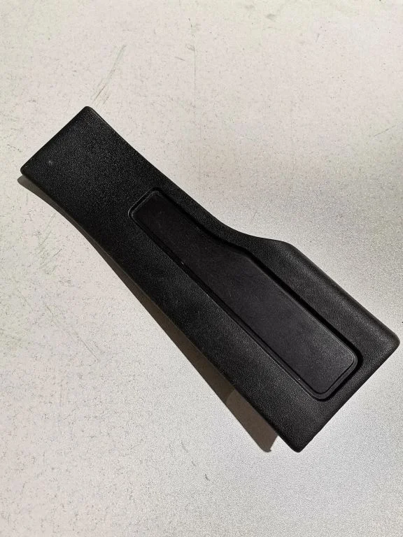 Front sill trim cover BJ3213244