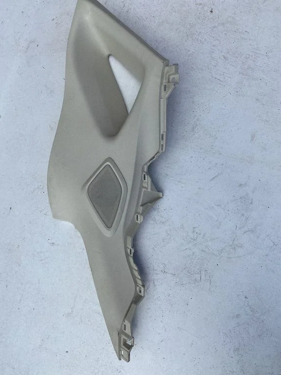 (D) piilari kate (ülemine) – Lexus NX (2014-2021)