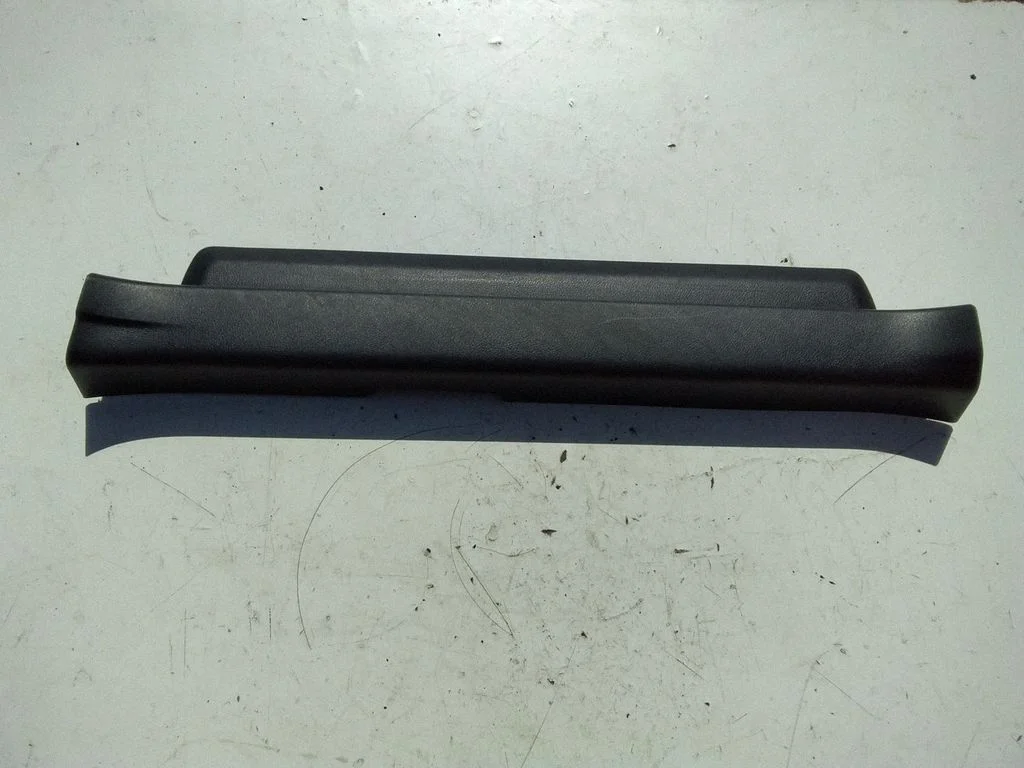 Front sill trim cover