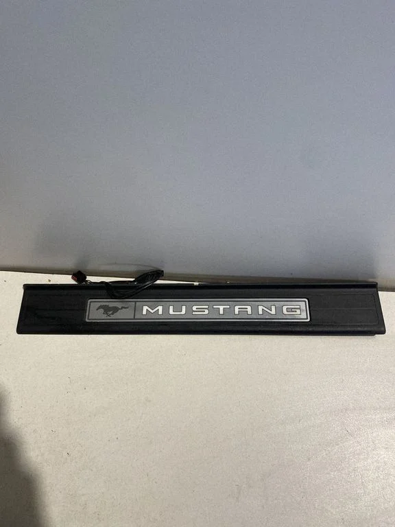 Front sill trim cover – Ford Mustang VI (2015-)