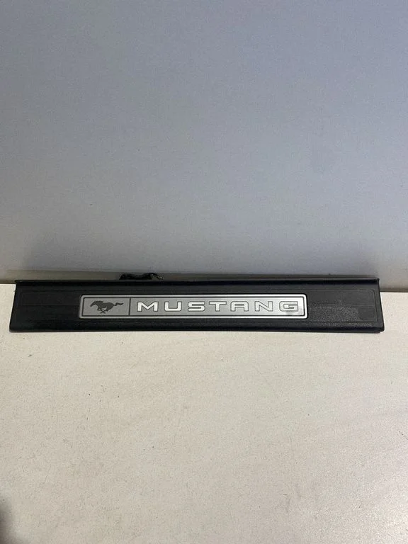Front sill trim cover – Ford Mustang VI (2015-)