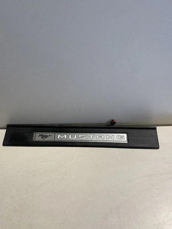 Front sill trim cover – Ford Mustang VI (2015-)