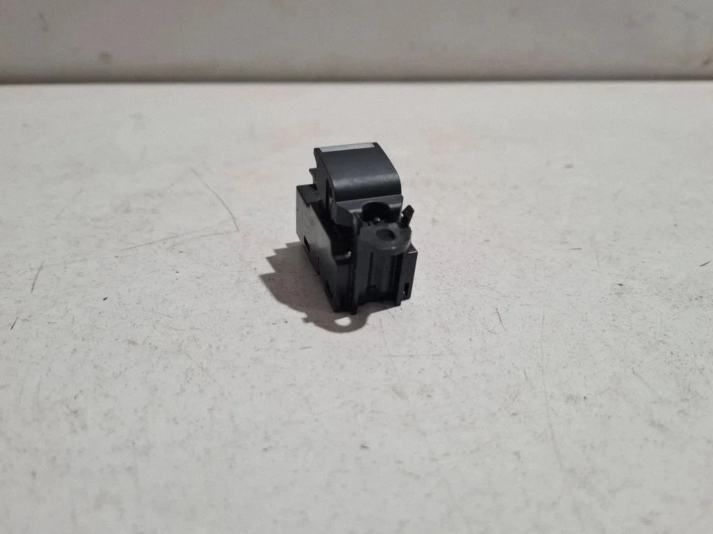 Elektrisko logu slēdzis GX7314717AC