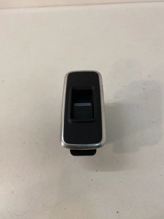 Elektrisko logu slēdzis GX7314717AC