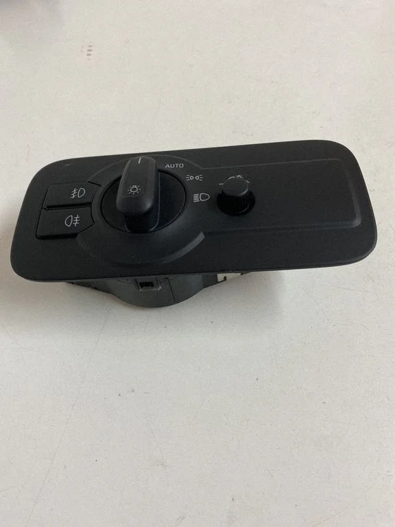 Light switch 74850151