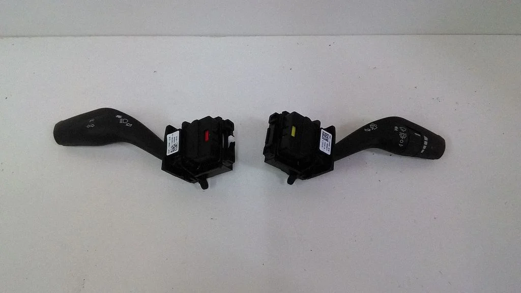 Wiper turn signal indicator stalk/switch EG9T13335EAW