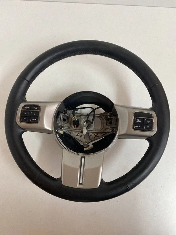 Steering wheel 05057580AE