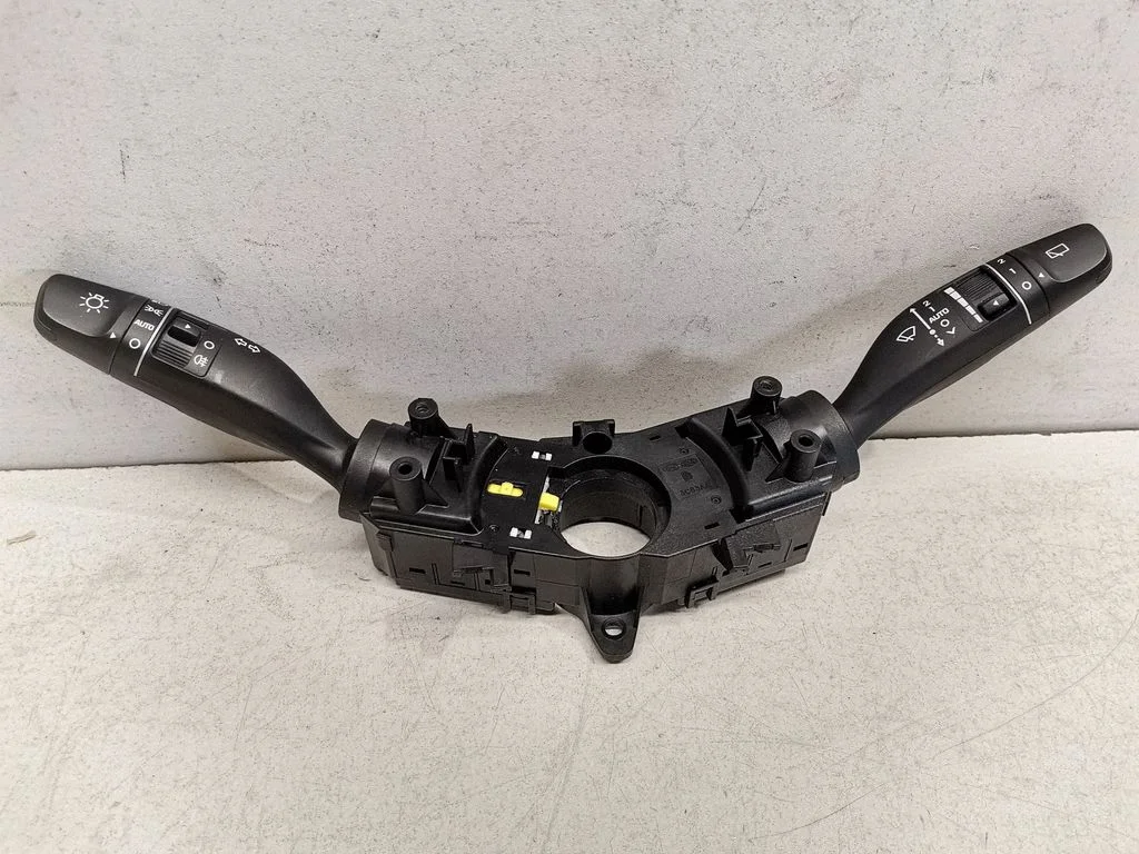 Wiper turn signal indicator stalk/switch 93404J9860