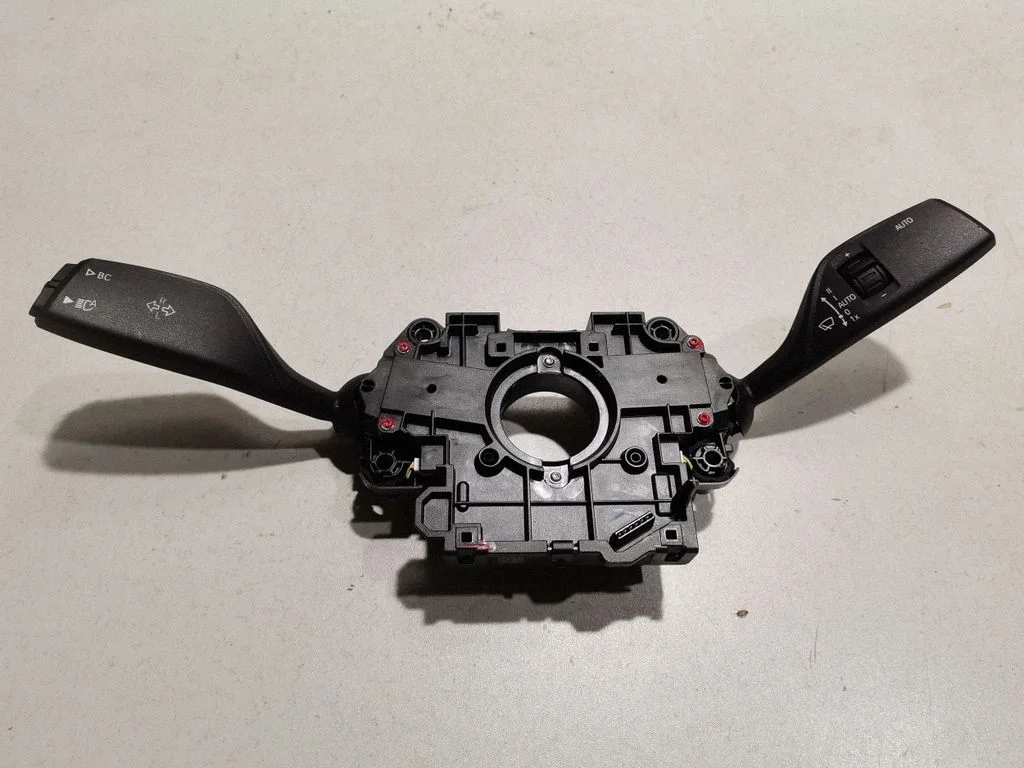 Wiper turn signal indicator stalk/switch 61319436