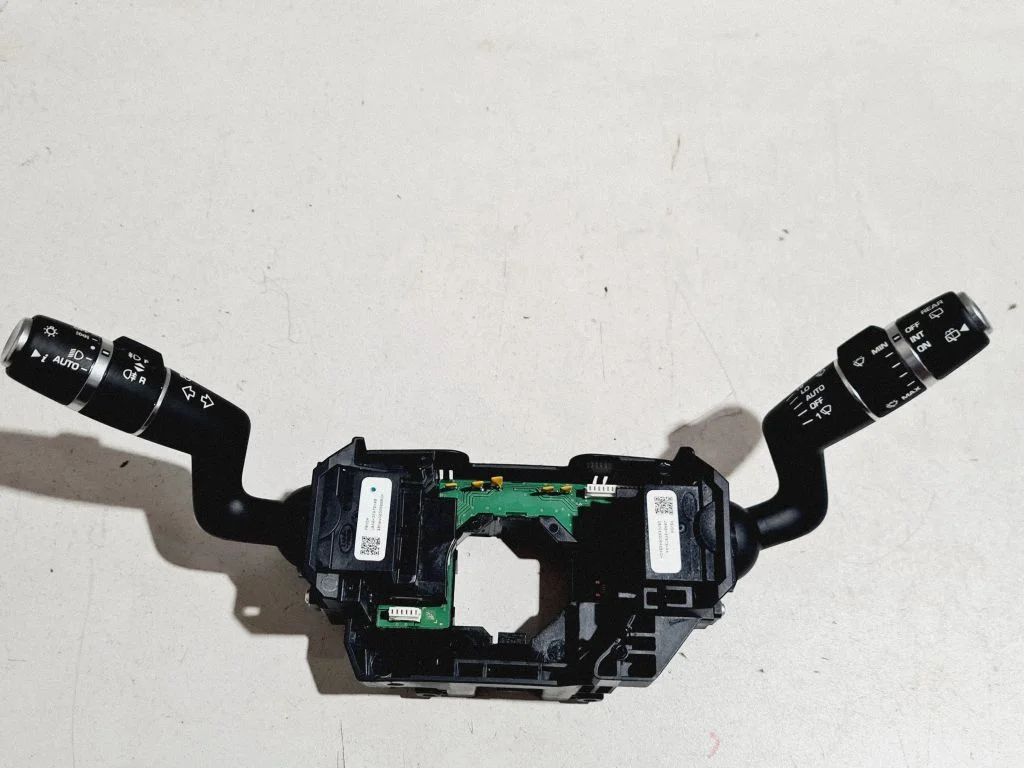 Wiper turn signal indicator stalk/switch J8A213N064BB