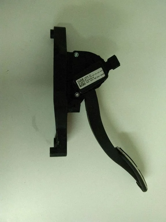 Akseleratora pedālis GX7M9F836CB