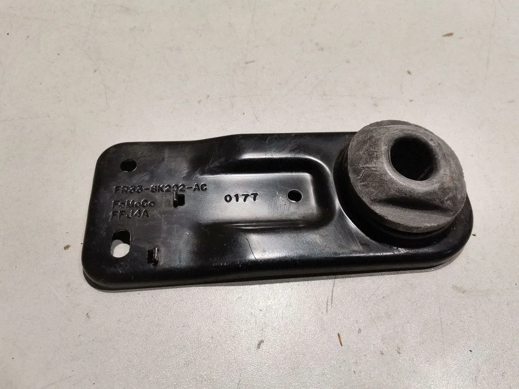 Radiator support slam panel bracket FR338K202AC