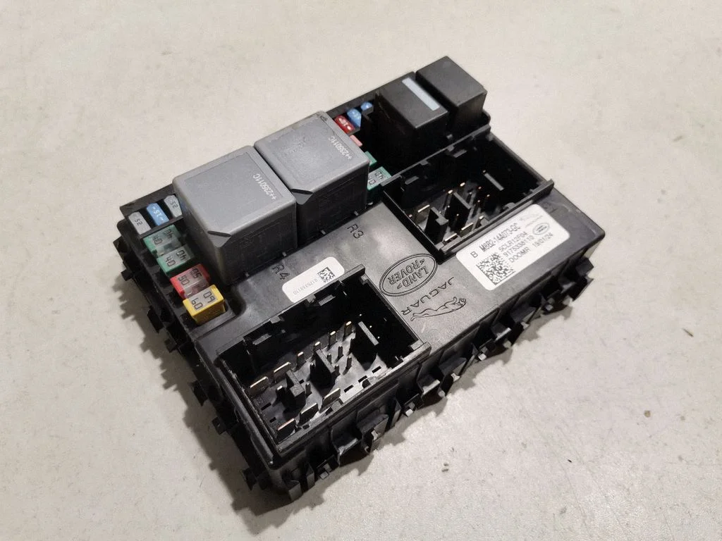 Fuse module M8B214A073GC